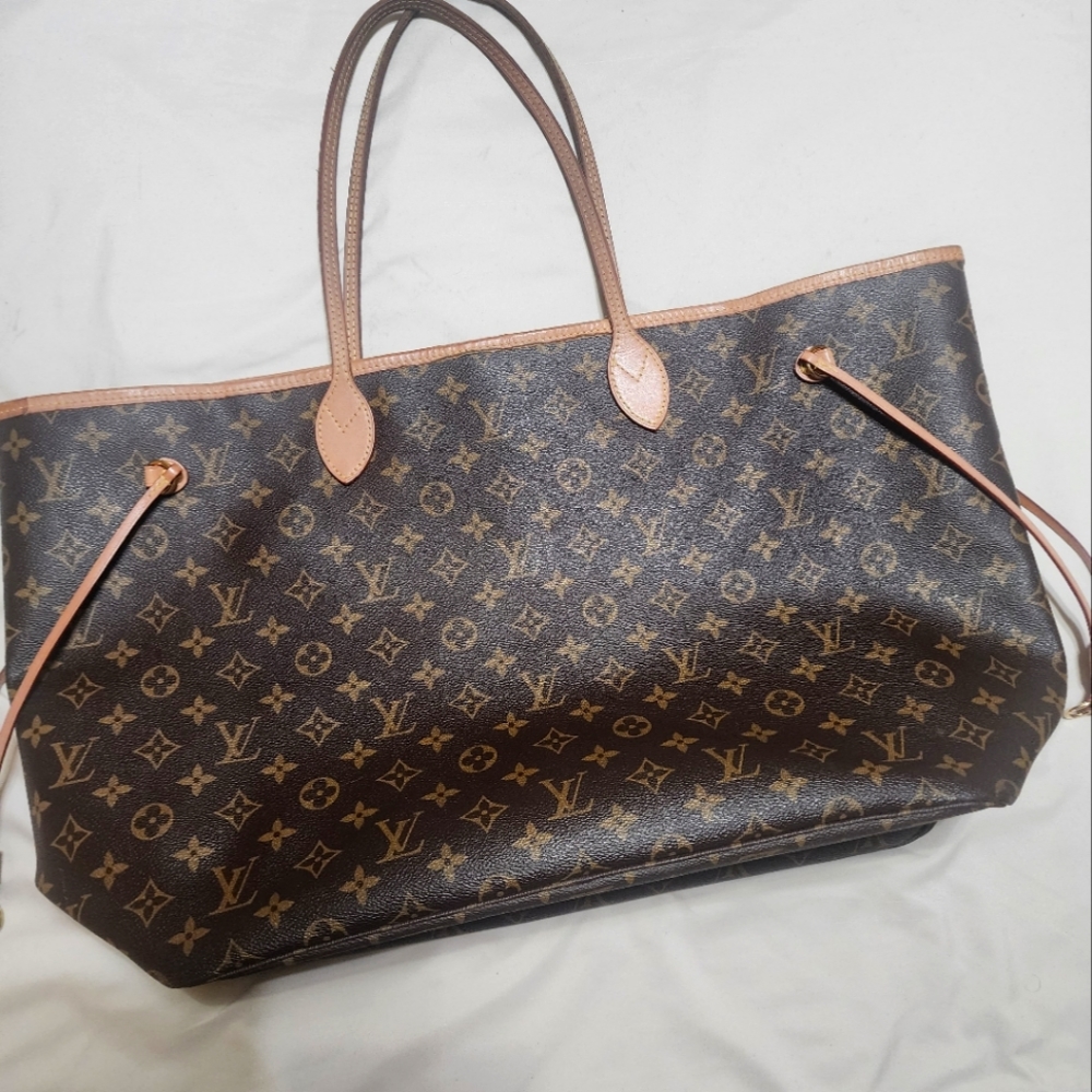 Louis Vuitton Neverfull GM (largest size)